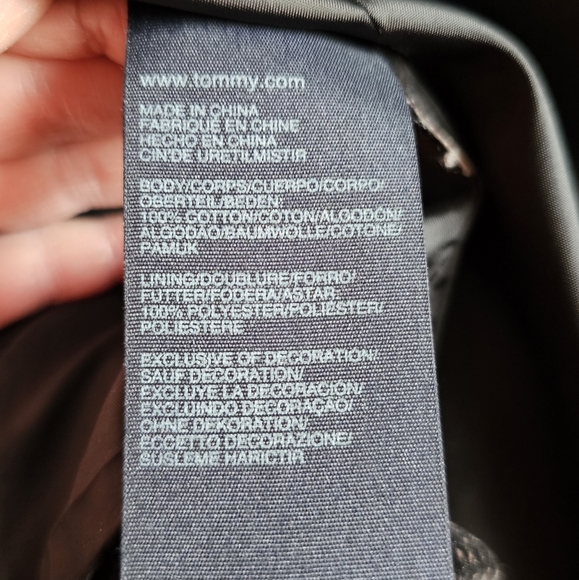 Tommy Hilfiger black velvet blazer. Size 6 - Picture 10 of 10